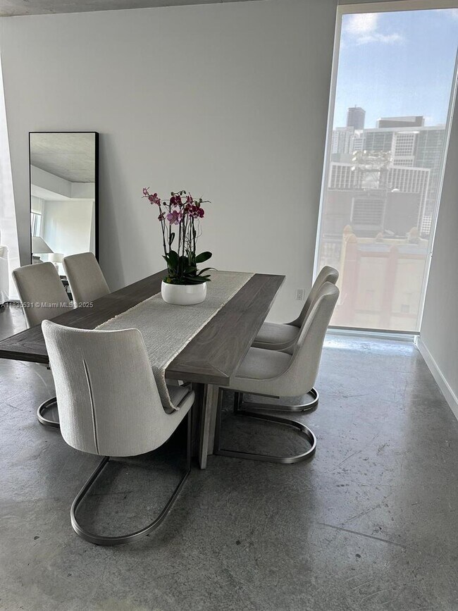 Foto del edificio - 151 SE 1st St