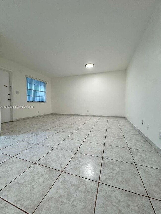 Foto del edificio - 705 NE 2nd St