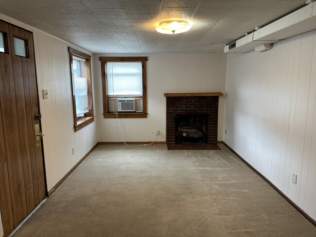 Building Photo - 1335R 4th Ave