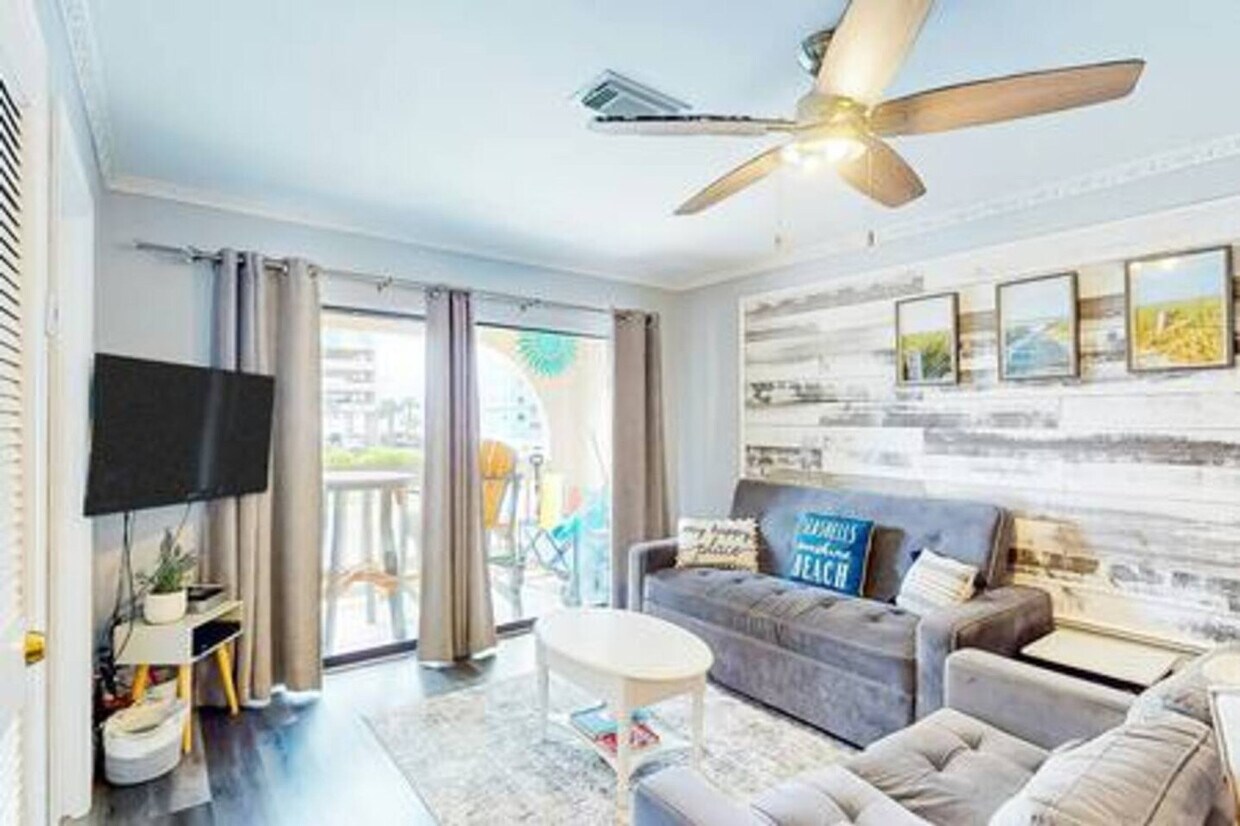 Foto principal - 924 W Beach Blvd