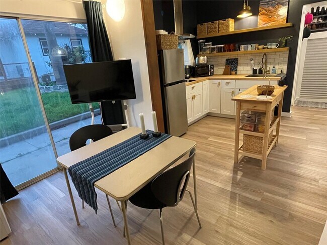 Foto del edificio - 4421 Bellvue Ave