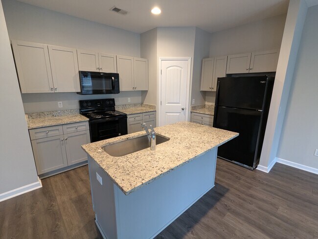 Building Photo - 652 Pippin Dr