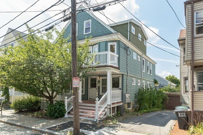 Building Photo - 32 Whitman St