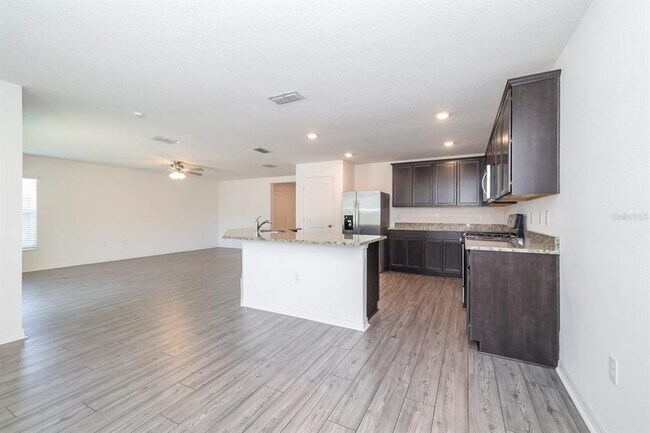 Building Photo - 465 Kensington View Dr