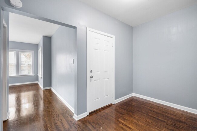 Building Photo - 7843 S Cregier Ave