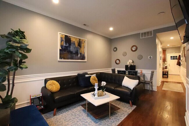 Foto del edificio - 2818 S Trumbull Ave