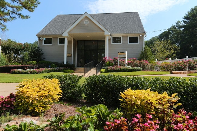 Building Photo - The Clara