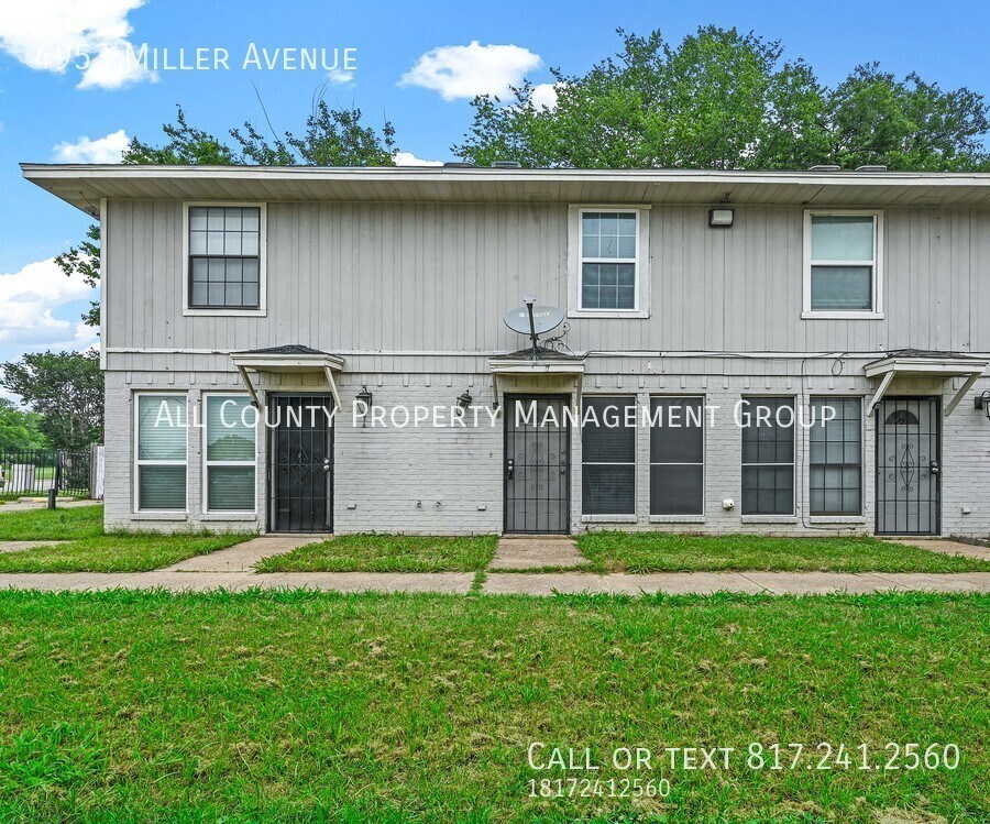 Primary Photo - Charming 2 bedroom / 1.5 bathroom - Coming...