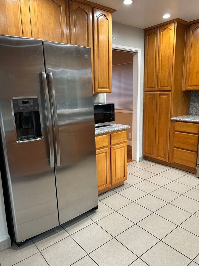 Building Photo - Beautifully Updated 4-Bedroom Home in Came...