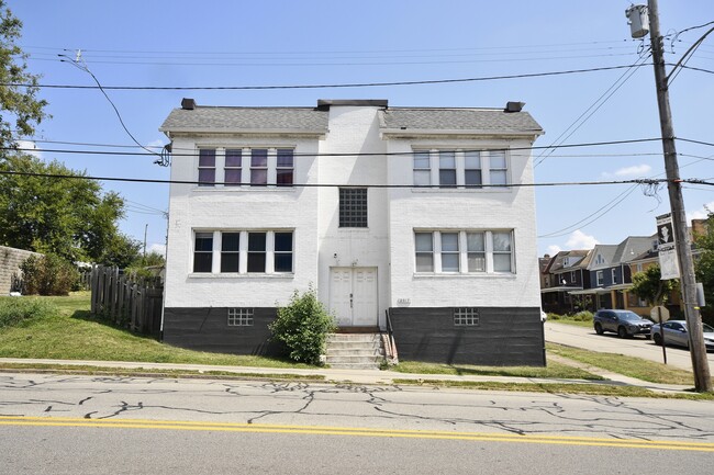 Exterior Building - 2017 West St