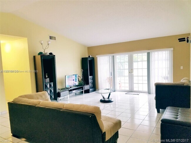 Foto del edificio - 5 br, 3 bath House - 14075 SW 45th Ter