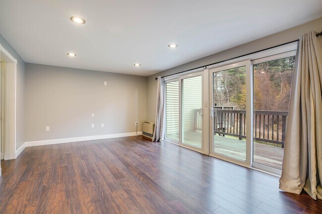 Building Photo - 132 Treadway Ln