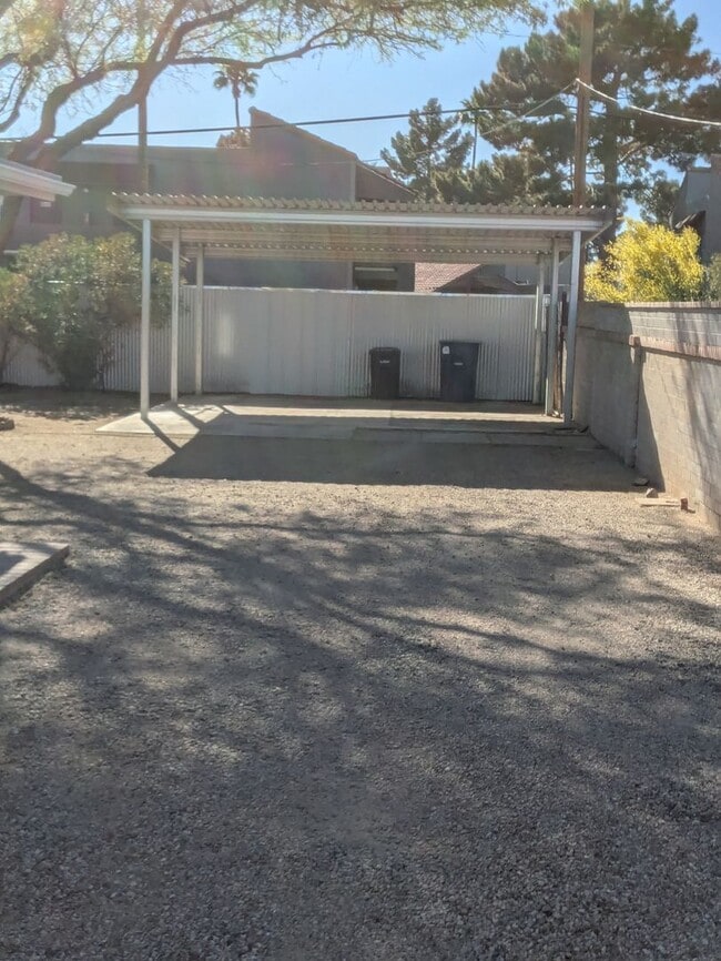 Building Photo - Triplex - 2 Bedroom and 1 Bath Unit