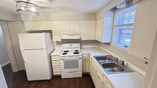 Foto del edificio - 2549 Glenmary Ave