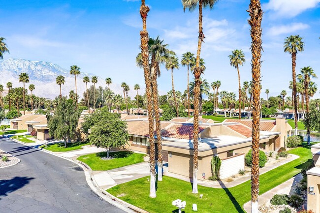 Building Photo - Country Club Home On Cathedral Canyon Golf...