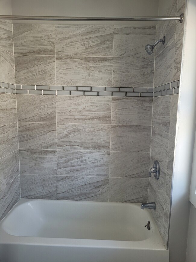 Foto del edificio - 2436 Burr Oak Ave