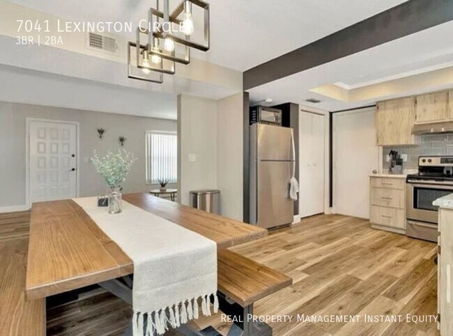 Foto del edificio - 7041 Lexington Cir