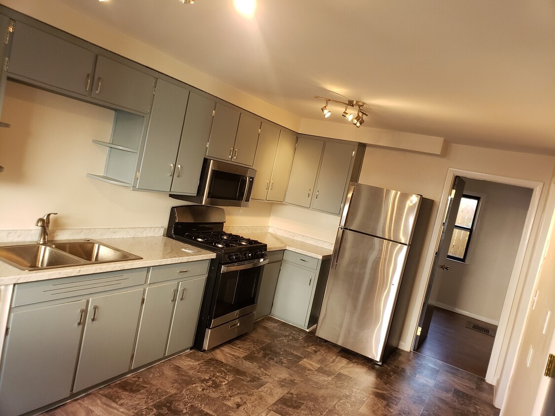 38 N Fulton St Unit Lower, Auburn, NY 13021 Apartments in Auburn, NY