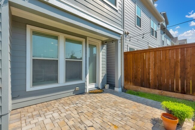 Foto del edificio - 10927 Keaton Landing Dr