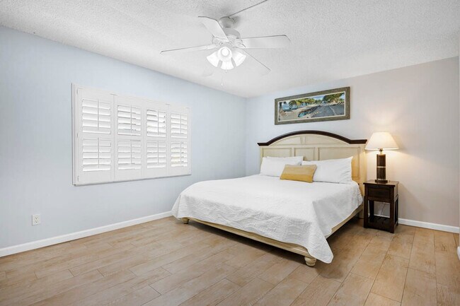 Building Photo - 5200 Ocean Beach Blvd