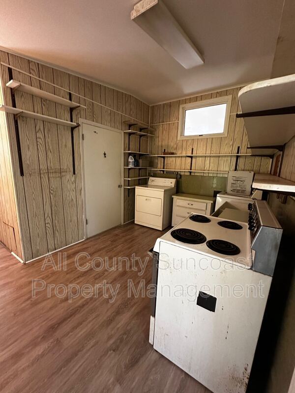 Building Photo - 255 Simpson Rd