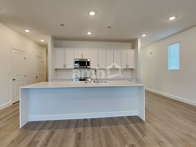 Building Photo - 9242 River Owl Ct