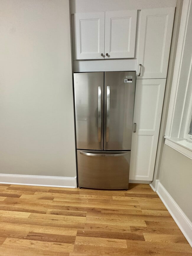 Building Photo - 1727 W Bryn Mawr Ave