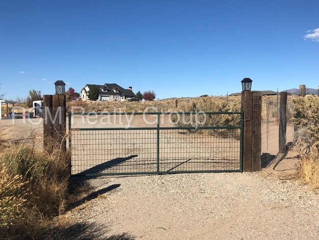 Building Photo - HORSE PROPERTY!