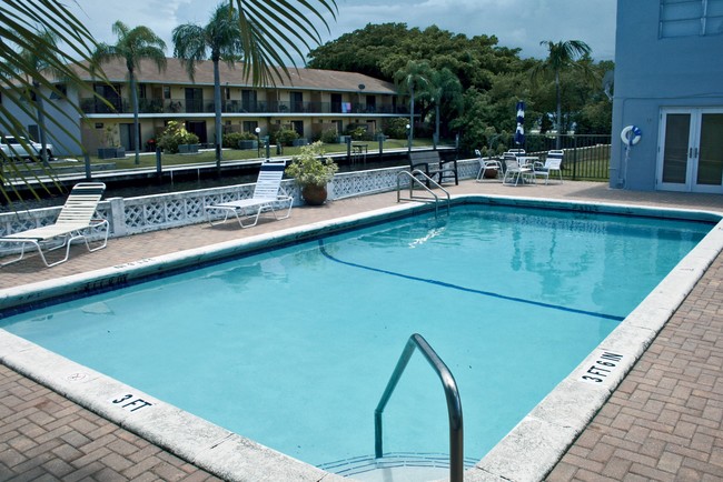 Foto del edificio - Coral Ridge Isles Apartments