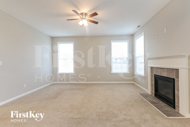 Foto del edificio - 5776 Bluff View Ln