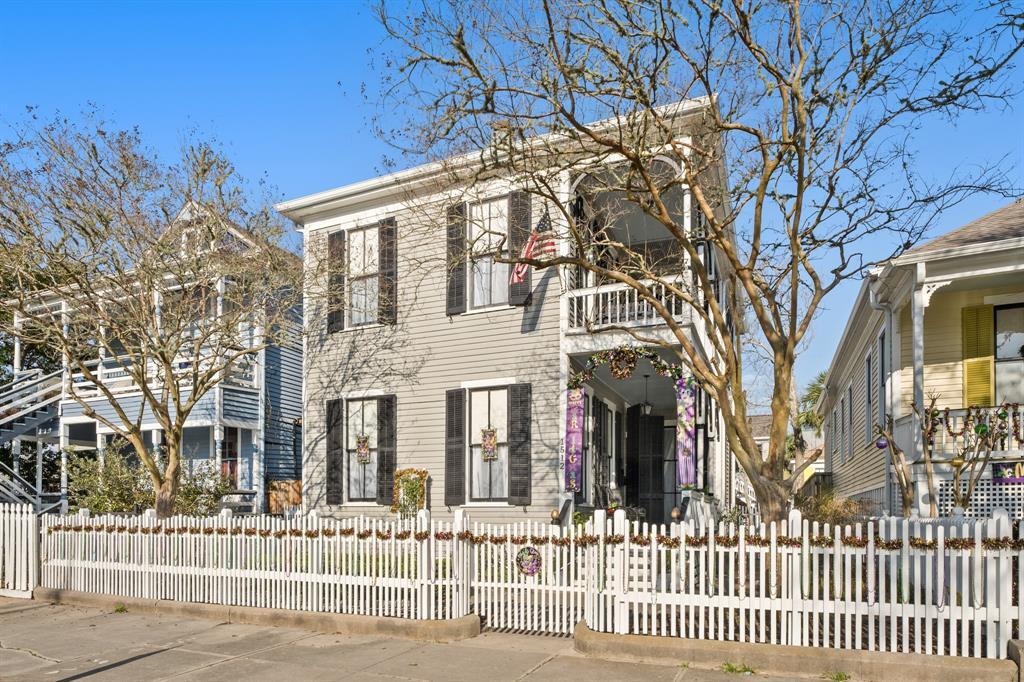 Primary Photo - 1512 Rosenberg St