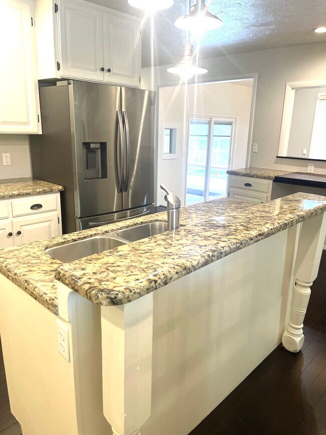 Foto del edificio - 1916 Coronado St