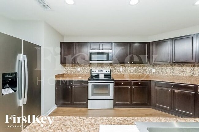 Building Photo - 7261 Somerset Pond Dr