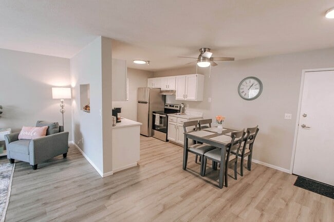 Interior Photo - Lincoln Woods