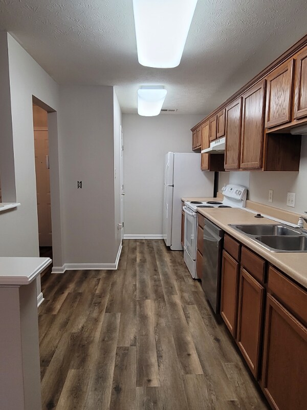 Foto del edificio - 9802 Legends Creek Dr