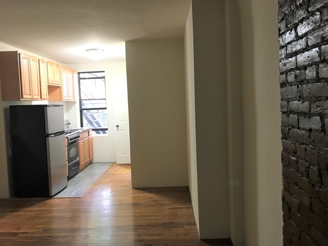 Primary Photo - 413 E 9th St