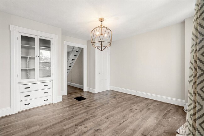 Building Photo - 36 Gardner St