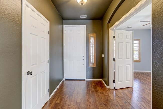 Foto del edificio - 4 bedroom, 2 bath Home in Quailwood