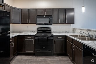 2BR, 2BA - 904SF - Kitchen - The Altitude Flats