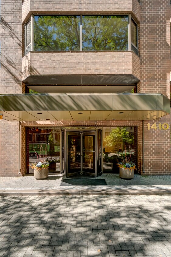 Foto principal - 1410 N State Pkwy