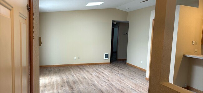 Foto del edificio - NE Bend Single Level 3 Bedroom / 2 Bathroom