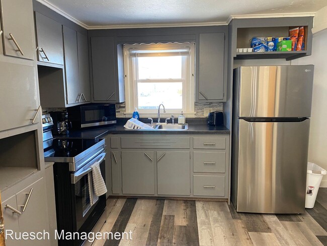 Building Photo - 3 br, 1 bath House - 627 3rd St