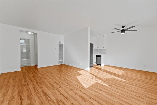 Photo - 6114 Cahuenga Blvd-03 Apartment