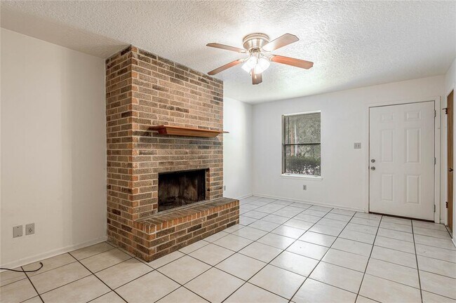 Building Photo - 3009 Manor Ln