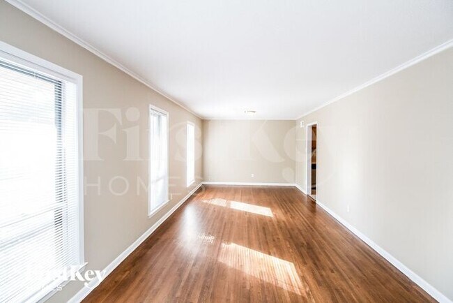 Foto del edificio - 5840 Ridgevale Road