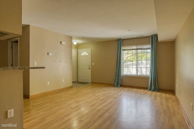 Building Photo - 2 br, 2.5 bath Condo - 22314 Cape Cod Way