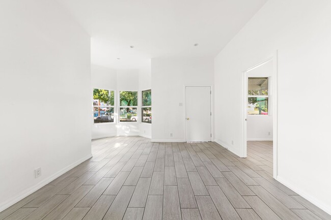 Photo - 1510 E Cesar E Chavez Ave House