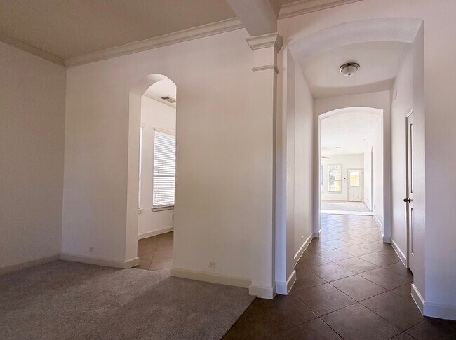 Building Photo - 114 W Montfair Blvd