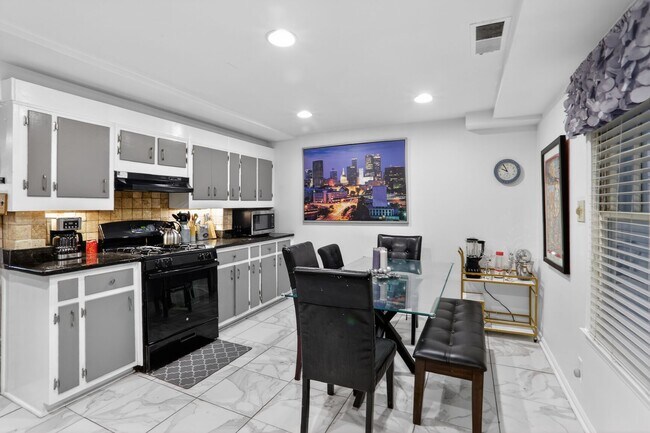 Foto del edificio - 843 Artwood Rd NE