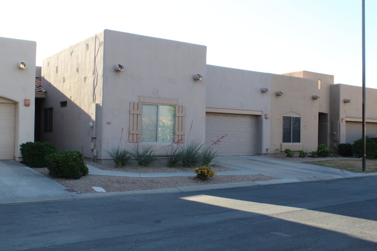 Condominio - 440 S Val Vista Dr.